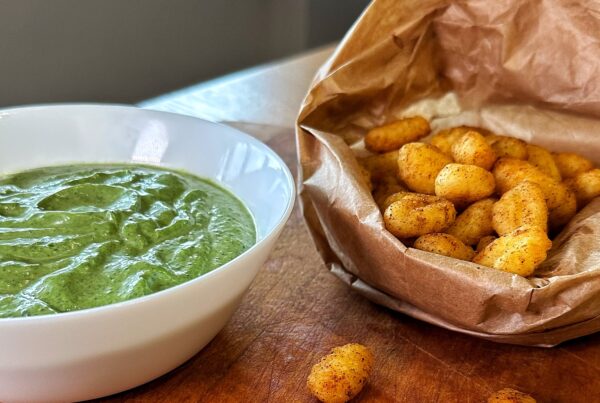 Maionese vegana al cavolo nero con gnocchi croccanti